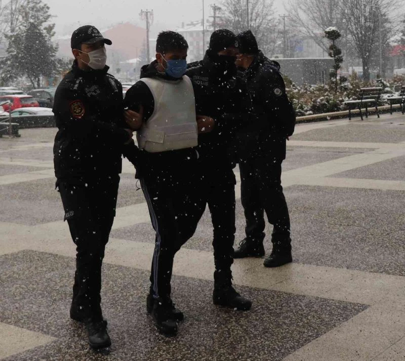 Eski nişanlısının evinde karşılaştığı genci öldüren zanlı tutuklandı
