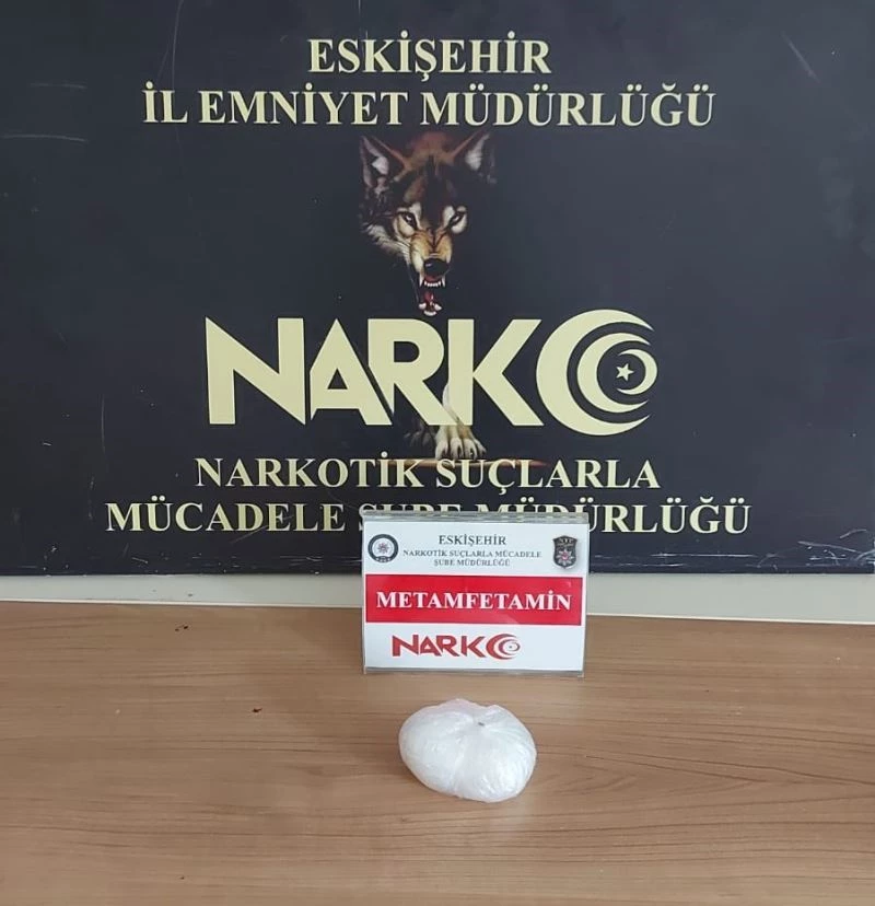 Kente uyuşturucu sokmaya çalışan 3 şüpheli yakalandı
