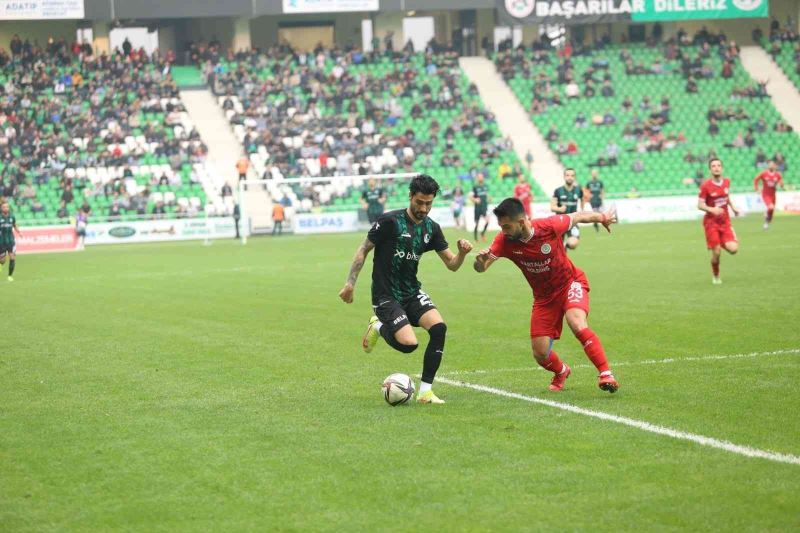 Şampiyonluk yolunda Sakaryaspor’un gol yükünü iki isim üstleniyor
