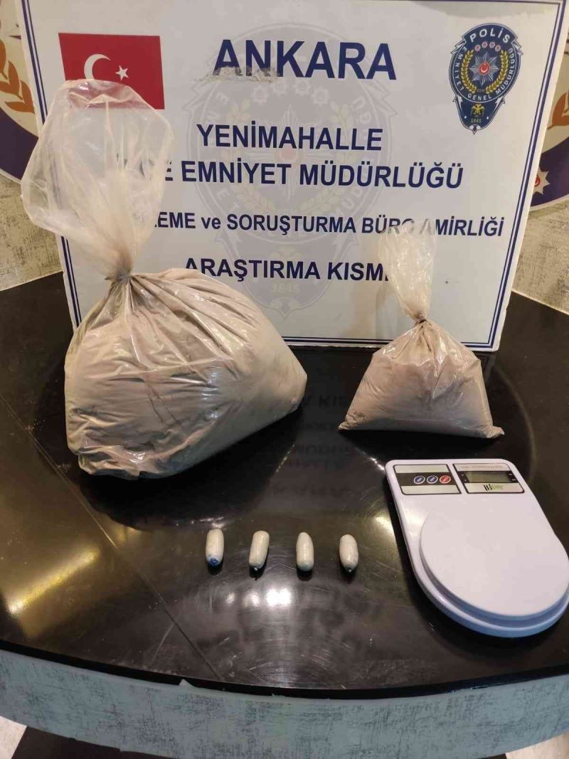 Ankara’da sindirim ve boşaltım sistemlerinden 800 gram uyuşturucu madde çıkarılan 2 yabancı uyruklu gözaltına alındı
