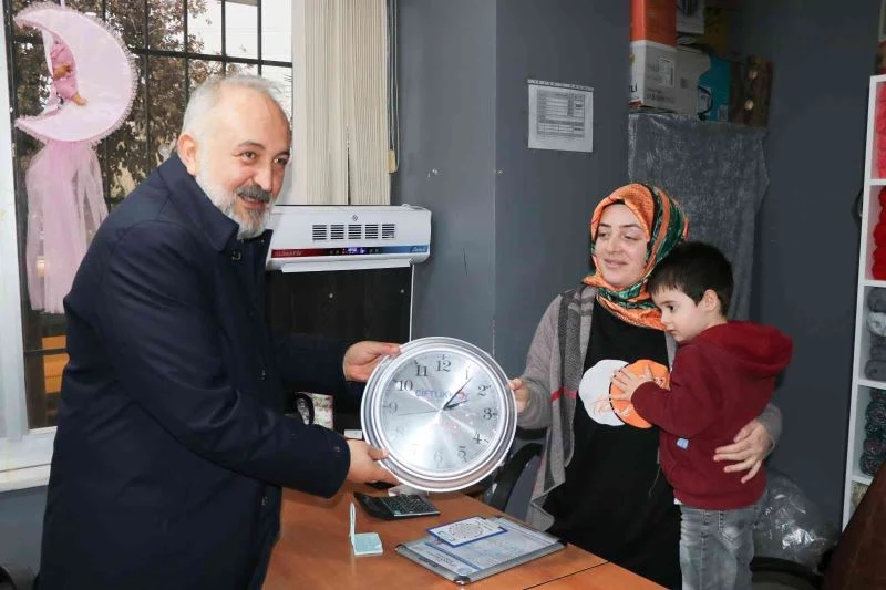 Silpagar, Çiftlikköy’de yeni açılan işletmelere ruhsatlarını teslim etti
