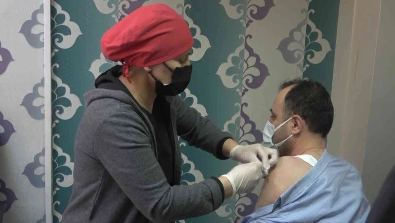 Yalova’daki tüm kamu hastanelerinde TURKOVAC uygulanmaya başladı
