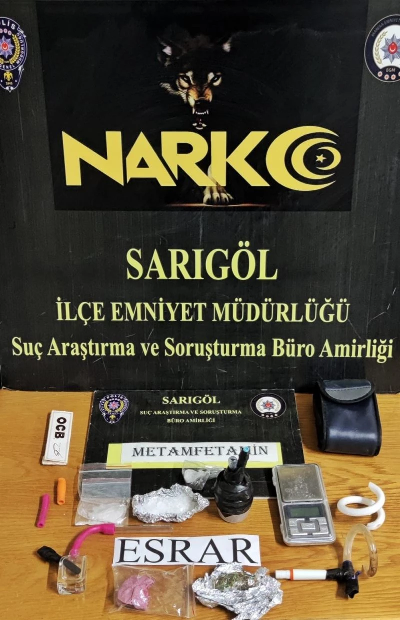 Asma tavan arasına gizlenen uyuşturucu polisinin dikkatinden kaçmadı
