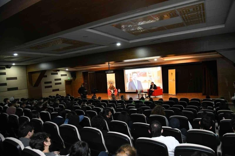 Başkan Özil gençlerle bir araya geldi