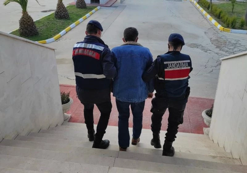 Çocuğa karşı eziyet suçundan aranıyordu yakalandı
