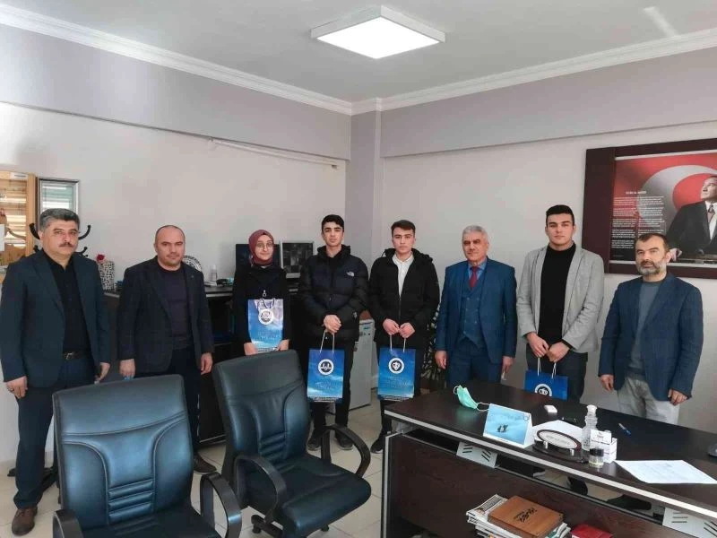 Mesleki yarışmalarda kazanan öğrenciler ödüllendirildi
