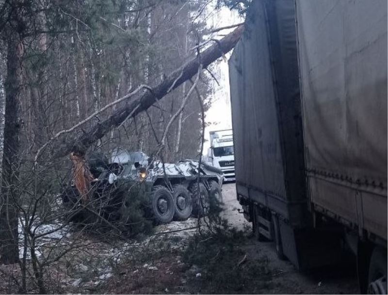 Rusya’nın tankı Türk vatandaşının tırına çarptı, şoför korku dolu anları anlattı:
