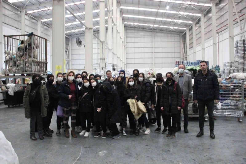 Kartal’da öğrenciler geri dönüşüm tesisini ziyaret etti

