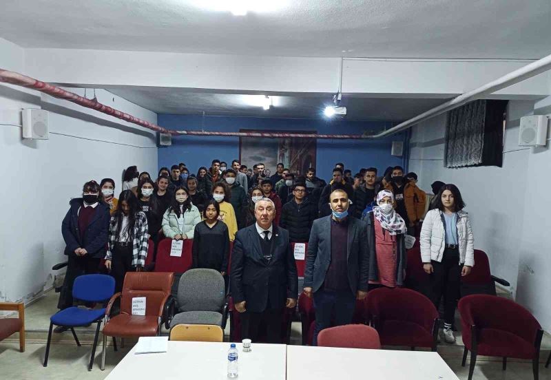 Serdar Ünsal, öğrencilere Hocalı soykırımını anlattı
