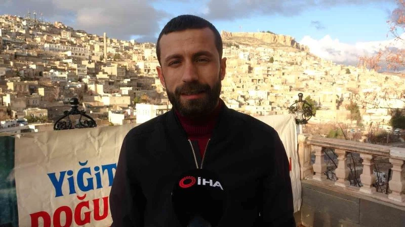 Mardinli gençler Cumhurbaşkanı Erdoğan’ın doğum gününü pankart açarak kutladı
