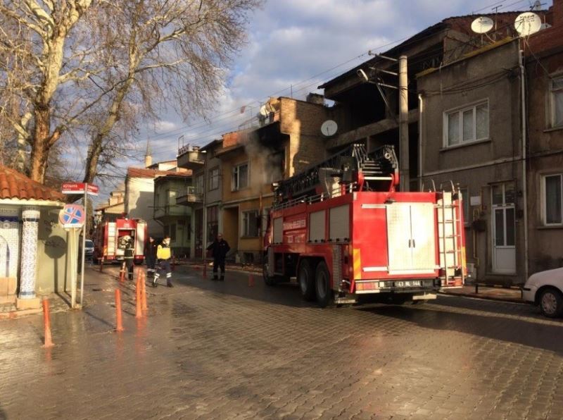 Tavşanlı’daki ev yangını korkuttu
