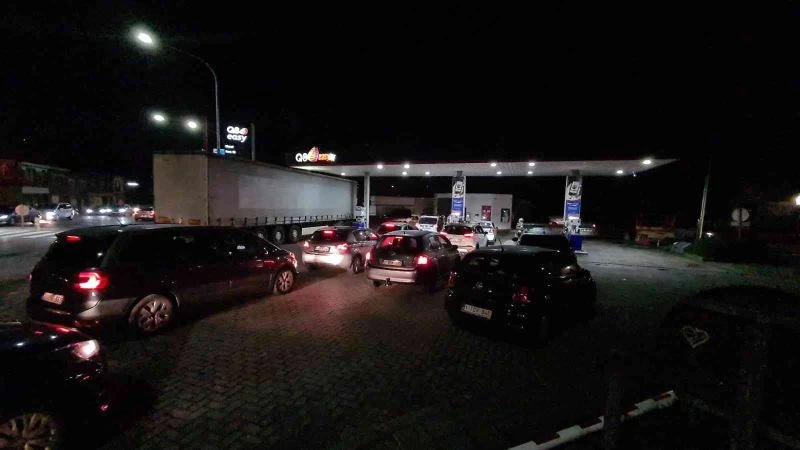 Belçika’da vatandaşlar akaryakıt istasyonları önünde kuyruklar oluştu
