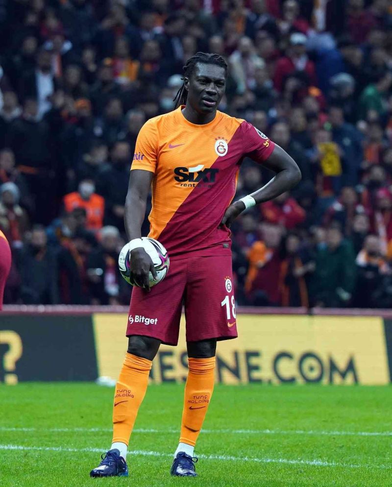 Bafetimbi Gomis penaltı kaçırdı
