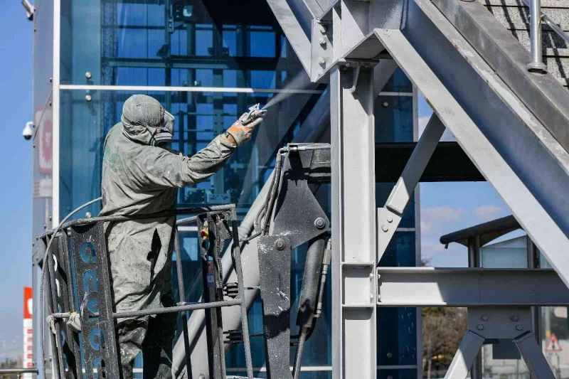 Ankara Büyükşehir 17 yaya üst geçidini bakıma aldı
