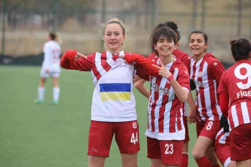 Sivassporlu futbolcudan Ukrayna’ya destek!
