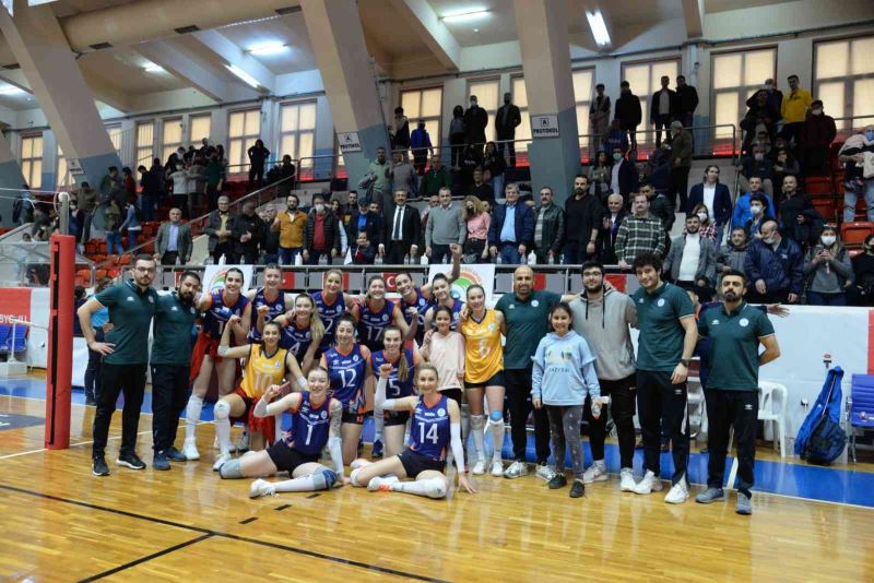 Kadınlar Voleybol 1. Ligi: Çukurova Belediyesi SK: 3 - Büyükçekmece Voleybol Akademi: 0
