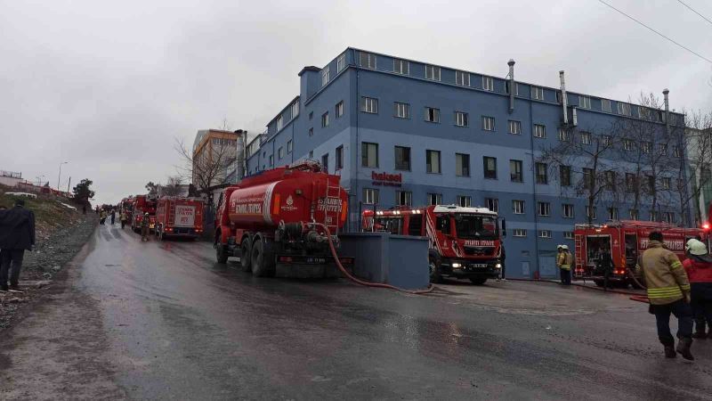 Hadımköy’de fabrikada korkutan yangın
