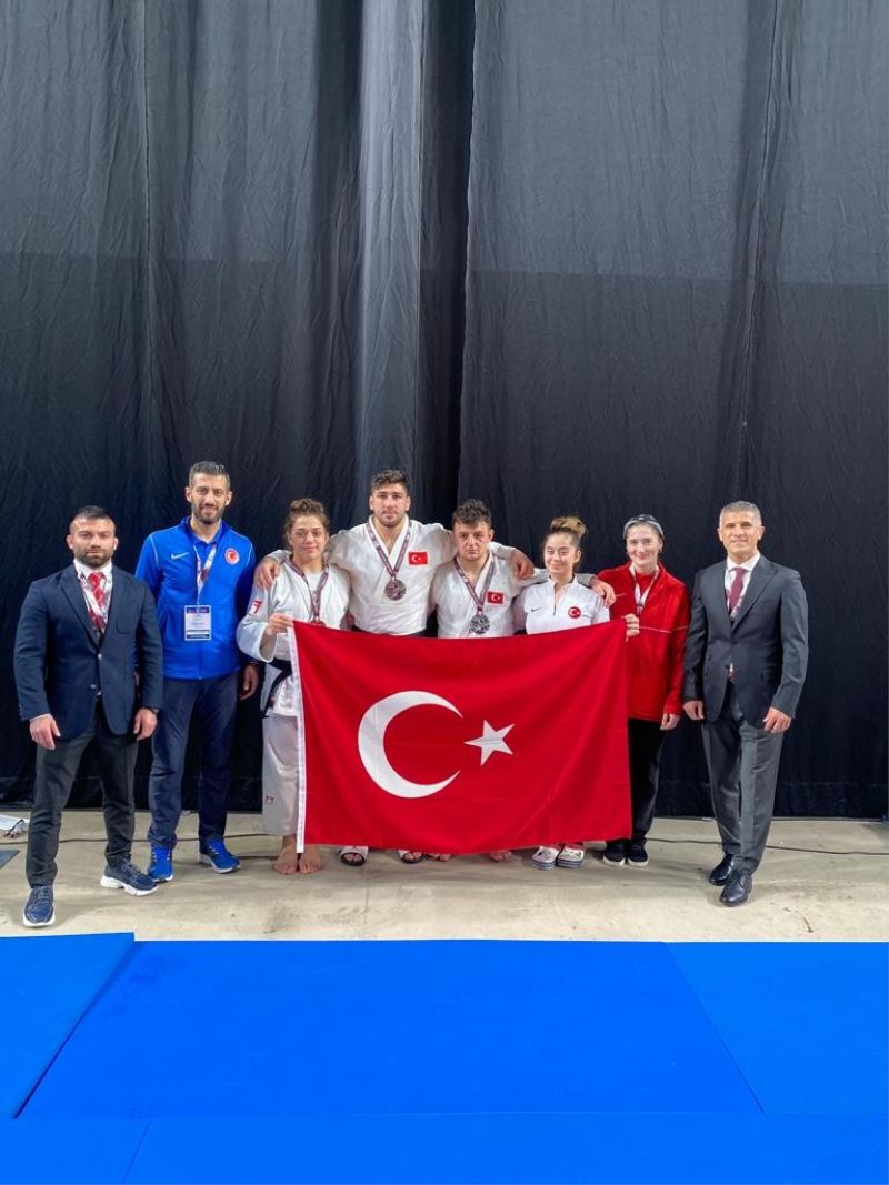 Judoda 1 gümüş, 2 bronz madalya
