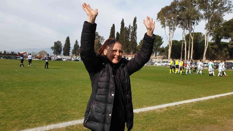 Futbolun topuklu efesi
