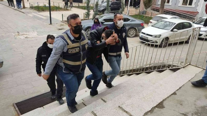 Besni’de iş yerlerinden hırsızlık yapan şahıs yakalandı
