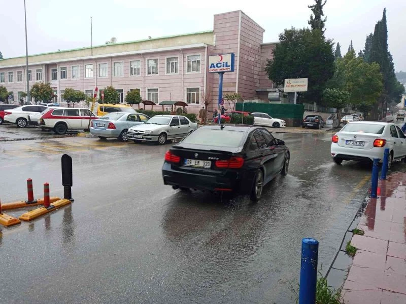 Aydınlılar güne sağanak yağışla uyandı
