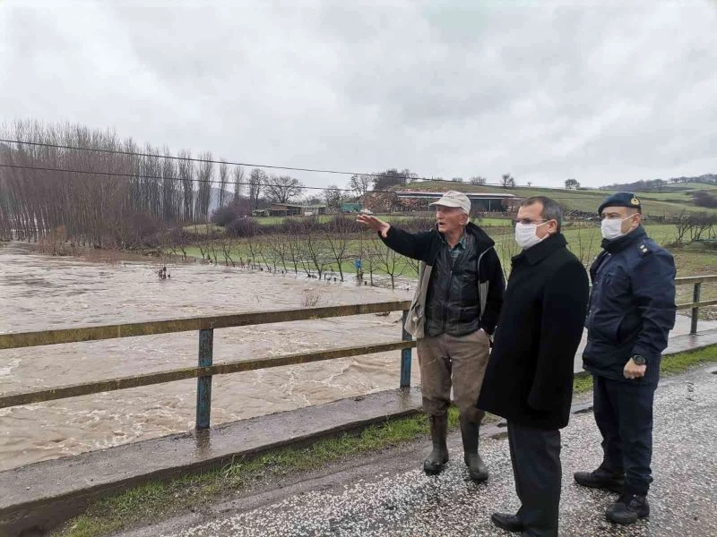 Çan Kaymakamı Gürdal su taşkını olan bölgeleri inceledi
