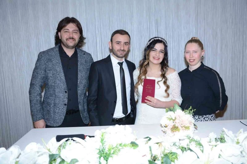 Kartal’da çiçeği burnunda çiftlerin ‘02.02.2022’ heyecanı
