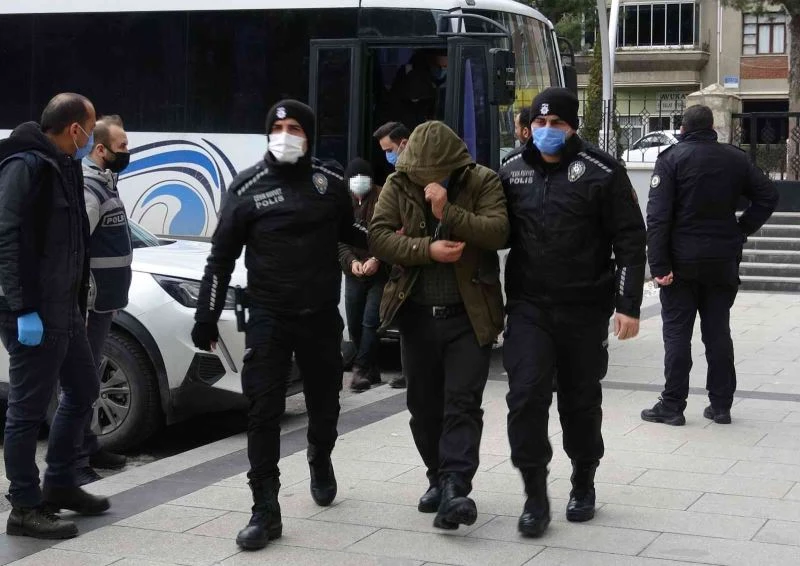 Tokat’ta av tüfeği ile 5 yıllık arkadaşını vuran zanlı soruları cevapsız bıraktı
