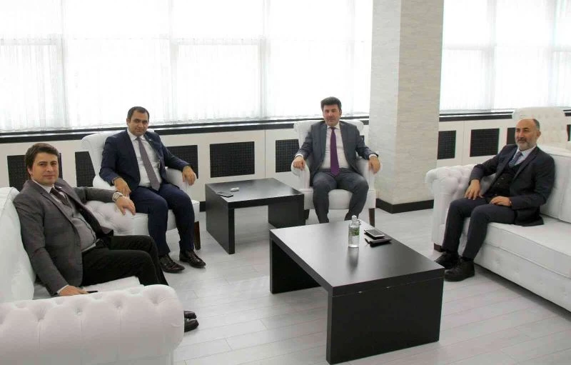 Rektör Karacoşkun Vali yardımcıları ile bir araya geldi
