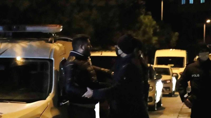 Akraba ailelerin haraç kavgasında silahlar konuştu: 1’i ağır 5 yaralı
