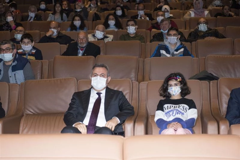 Vali Elban çocuklar ile 