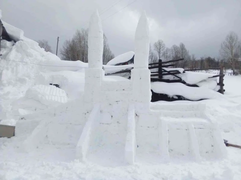 Gidemeyince kardan yaptı, özlemini böyle giderdi
