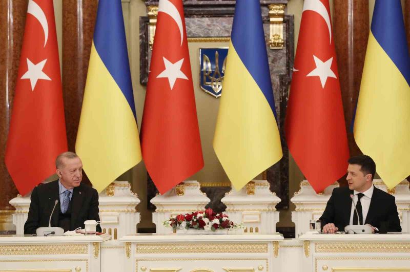 Ukrayna Devlet Başkanı Zelenskiy: “Ülkemizin toprak bütünlüğüne, egemenliğimize ve Kırım konusuna aktif destek veren Cumhurbaşkanı Erdoğan’a çok teşekkür ederim”
