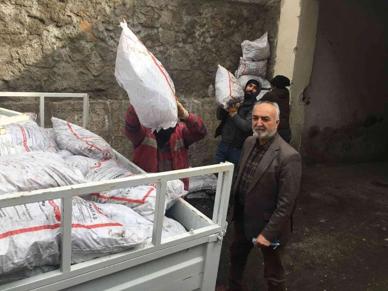 Suriyelilere kömür yardımı
