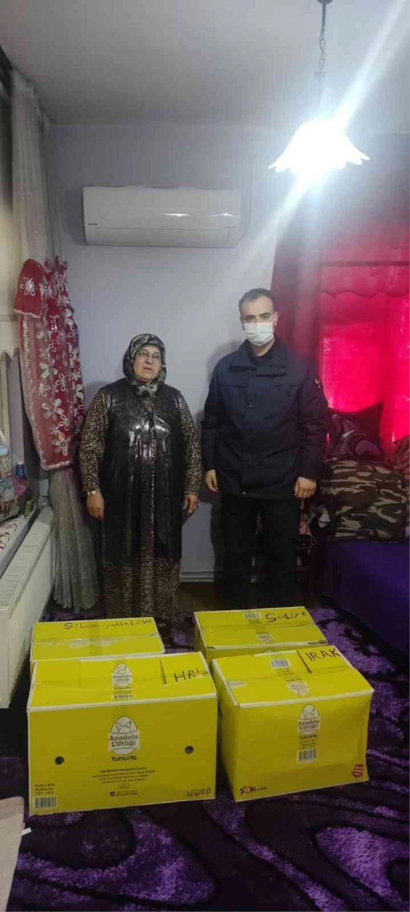 Mehmetçiğin ayakları üşümesin diye 200 adet patik ördü
