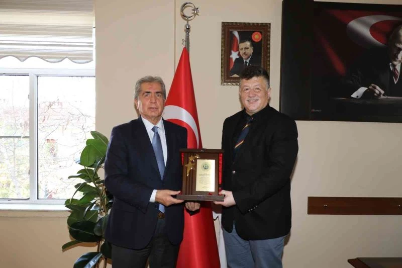 ASKF’den Fillikçioğlu’na teşekkür plaketi

