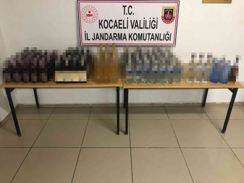 Jandarma ekiplerinden sahte alkol operasyonu: 144 şişe ele geçirildi
