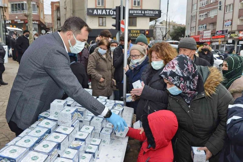Regaib Kandili dolayısıyla kandil simidi dağıtıldı
