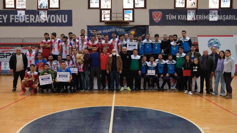 Erkekler Salon Hokeyi Süper Lig 2. etabı şampiyonu Gaziantep Polisgücü
