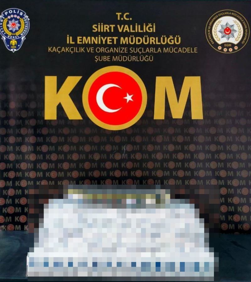 Siirt’te aracın gizli bölümlerine saklanmış 860 paket kaçak sigara ele geçirildi
