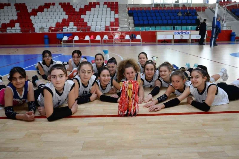 Genç sporcular gururlandırmaya devam ediyor
