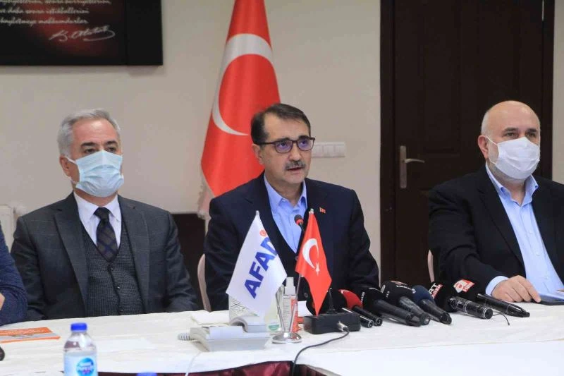 Bakan Dönmez: “Isparta’da kalan 20 bin aboneye enerji vermek için canla başla çalışıyoruz”
