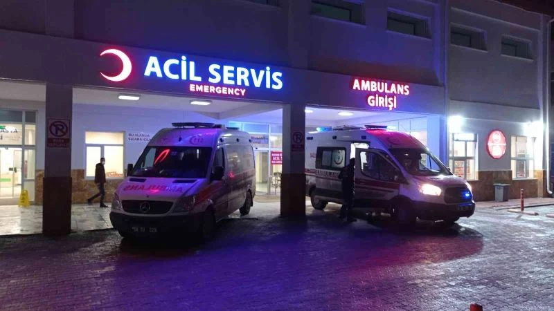 Arkadaşlar arasında çıkan kavgada 1’i ağır 3 kişi bıçakla yaralandı
