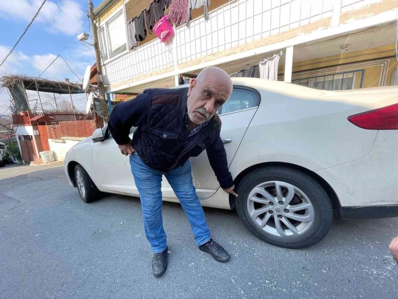 Sarıyer’de, gece vakti maket bıçakla 10 aracın lastiğini kesti
