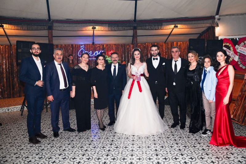 Vali Aksoy nikah şahidi oldu, mutluluklar diledi
