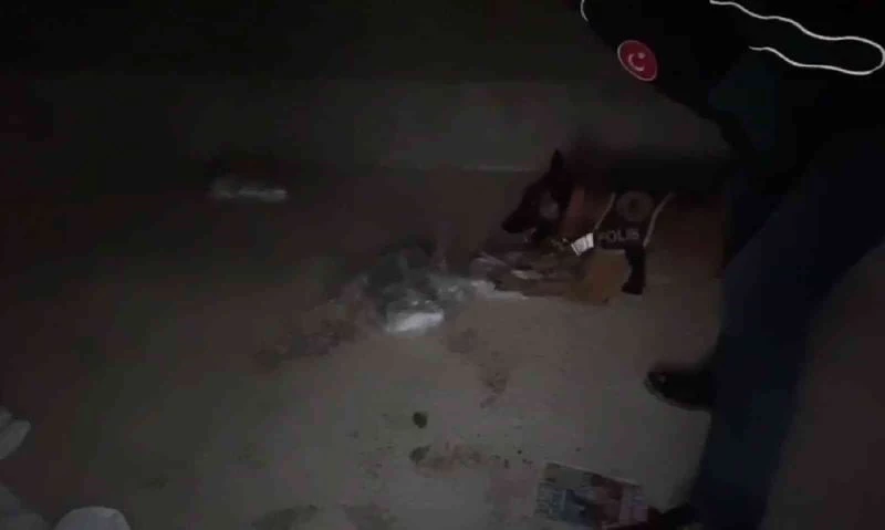 Arabasında uyuşturucu madde, evinde uçaksavar mermisi bulundu
