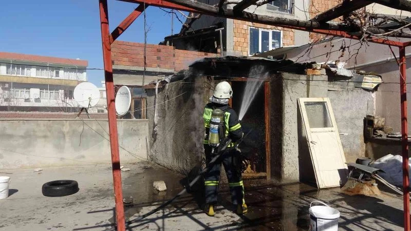 Odunluk yangını korkuttu
