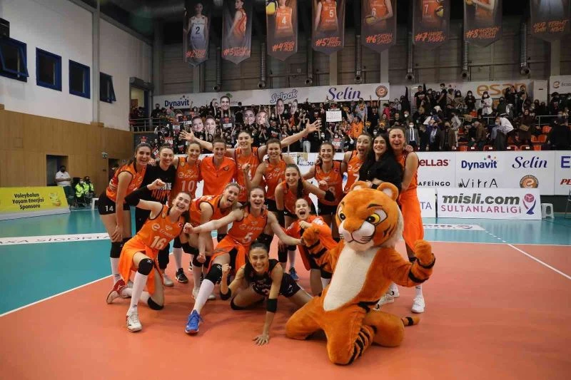 Derbide kazanan Eczacıbaşı Dynavit