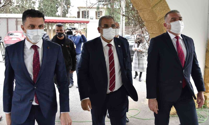 KKTC’de Başbakan Sucuoğlu, koalisyon hükümetinin istifasını sundu
