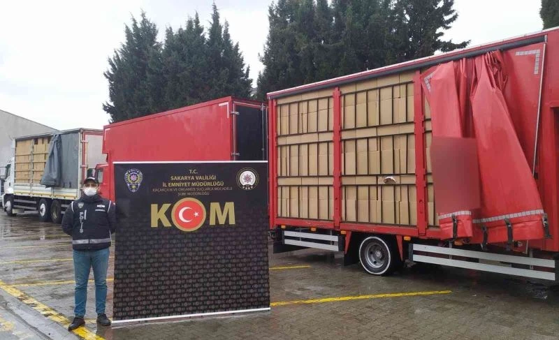 TEM Otoyolunda 14 milyon 510 bin boş makaron ele geçirildi: 3 gözaltı
